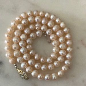 NWOT Light peach freshwater natural pearls